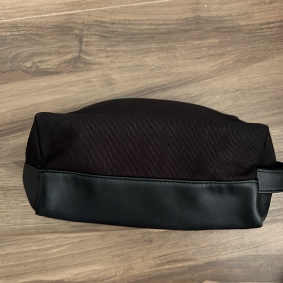 NWT Spice Bomb Fragrance Black Toiletry Bag - Picture 5 of 8